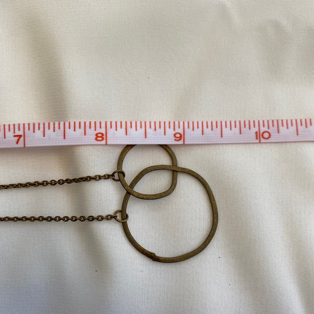 4/$25- Brass Tone Double Circle Necklace Jewelry - Picture 7 of 9